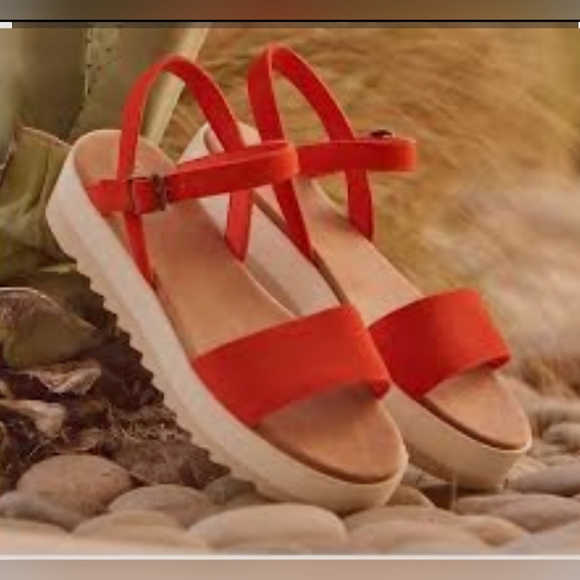 Toms Shoes - TOMS Brynn Platform Sandals in flame suede